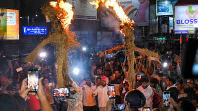 Jharkhand exam stir: Students burn Rahul, Soren effigies; plan CM’s residence gherao on Aug 20