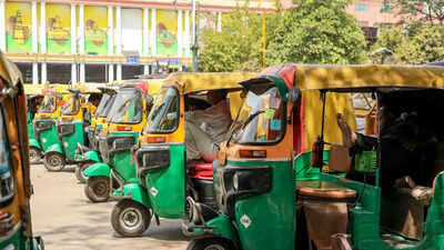 Delhi auto union holds protest over welfare board, transport issues
