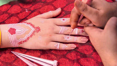 Pink, pretty and bedazzled: Teej mehendi got a twist
