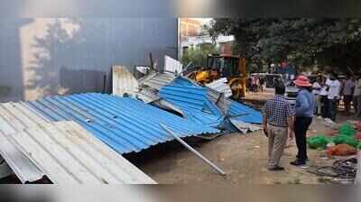 Guesthouse rooms, shops and guard cabins razed as DLF-3 drive resumes in Gurgaon