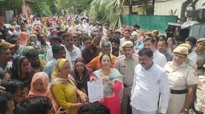 Garbage mounts in Gurgaon as safai staffers’ strike enters 12th day