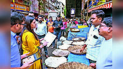 BMC chief: Licensed hawkers can use footpaths but can’t block pedestrians