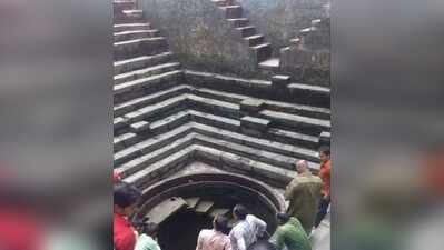 Devotees visit historic Naag Koop, offer prayers on Naag Panchami