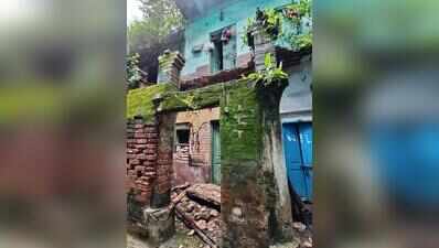 Russa Road Building Balcony Collapses, Man Dies