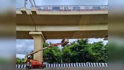 Metro rail on top, HCMTR road below at intersection points