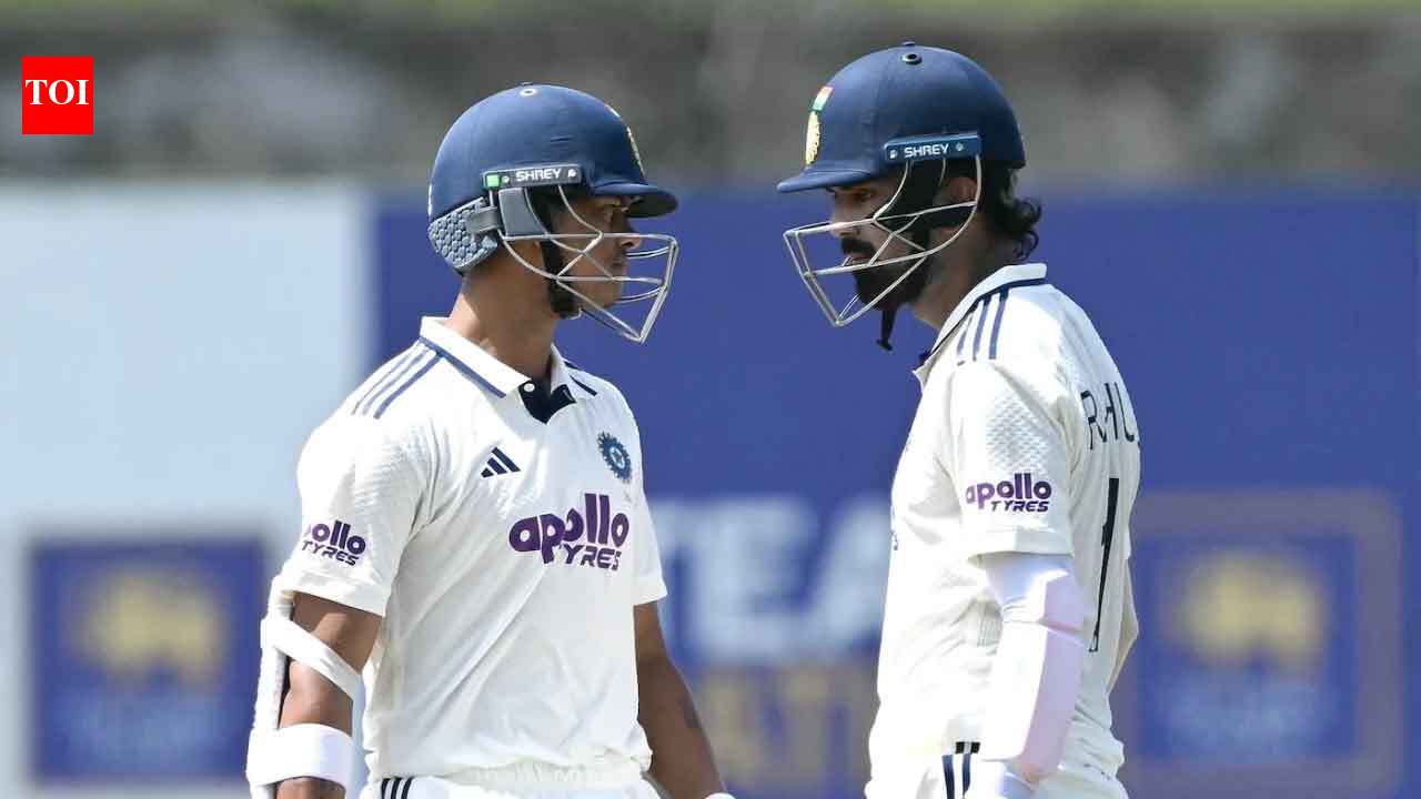India seize 178-run lead after bowling Sri Lanka out for 284 in Galle