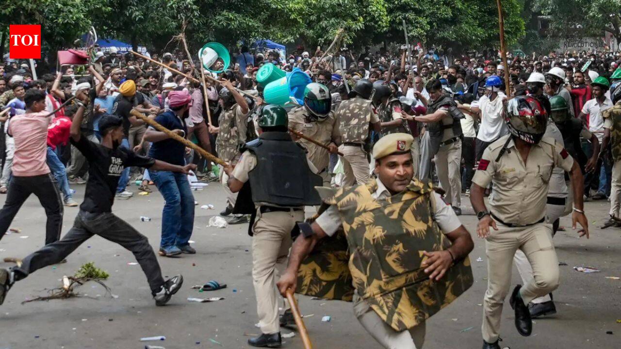 'Illegal gathering': Delhi Police reject claims of 'excessive force' at Jantar Mantar student protest