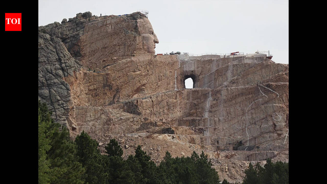 In 1948, a Sculptor blasted 10 tons from a South Dakota mountain