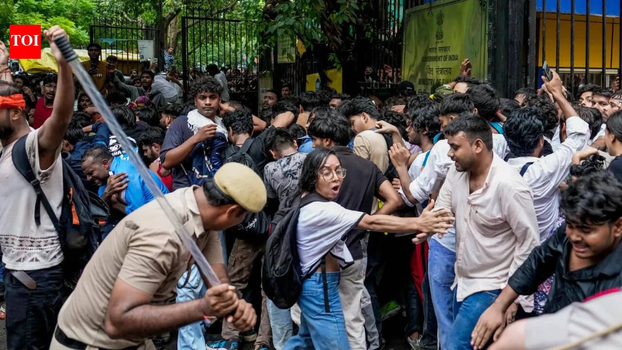 Why cops wore civil clothes during Jantar Mantar protest? Delhi Police explains in SC
