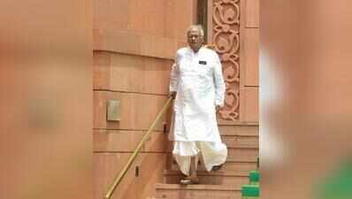 Saugata Roy faces BJP protest at airport