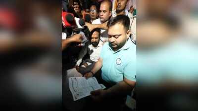 Party functionaries extend support to research scholars’ protest
