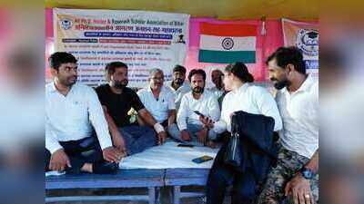 Party functionaries extend support to research scholars’ protest