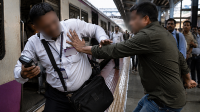 Ticketless passenger attacks Western Railway TC at Andheri, held