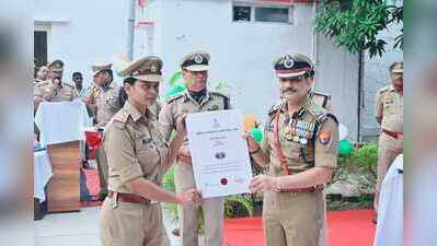 SI Nikita Singh receives DGP silver medal on I-Day
