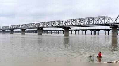 Water level of twin rivers continues to rise, admin sounds alert