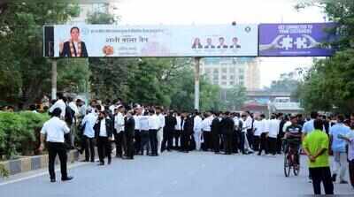 Lawyers block road, demand action against SHO over misbehaviour