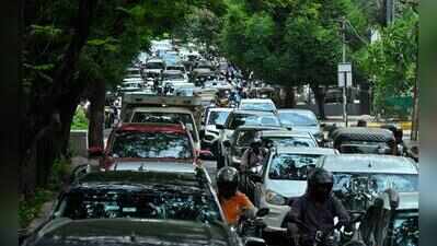 KBR Park one-way pilot hits teething troubles, commuters face long delays, diversions