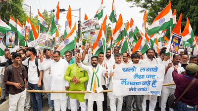 'AKs used against students': RJD leaders march to Raj Bhavan against paper leaks, job crisis
