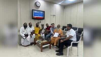 Galtaji priests meet dist collector over Galta Peeth restoration