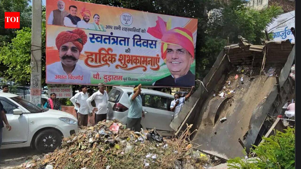 Fatehabad sanitation workers dump garbage outside BJP, Congress leaders’ offices