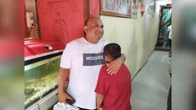 Dad saves son, escapes from burning building after going back to retrieve passports