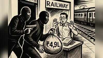 Duo assault railway clerk, flee with Rs4.9L valuables