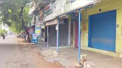 Shops down shutters in Paramathi Velur supporting farmers’ demand for water release into Raja Vaikkal