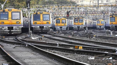 Person climbs atop Mumbai local at Vikhroli, services hit after OHE power cut