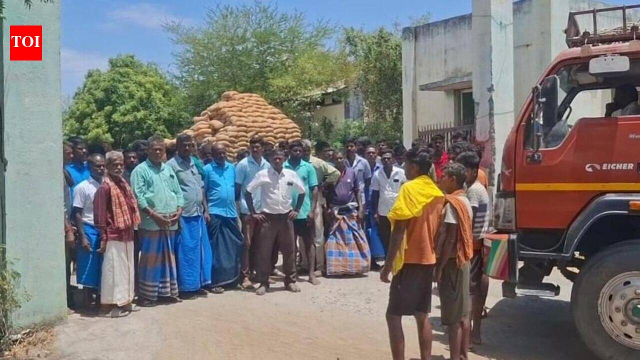 TNCSC load workers' strike hits movement of essential commodities in Trichy