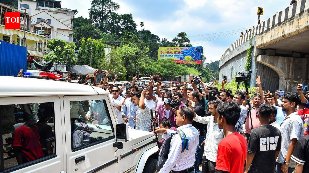 Transporters’ Jorabat blockade chokes Guwahati-Shillong traffic