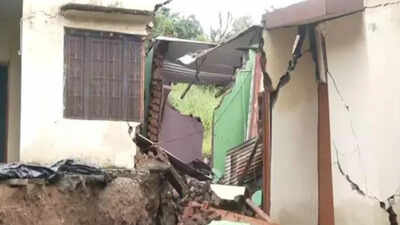 Houses damaged in Jammu village subsidence; families take shelter in tents