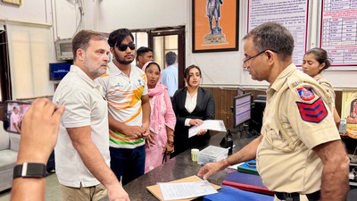 'No FIR, so we sit': Rahul at police station to file complaint over action against protesters