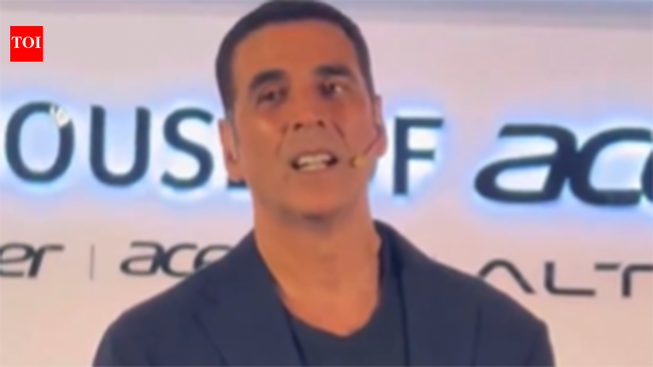 Akshay Kumar’s hilarious reaction to journalist’s pan masala ad question goes viral