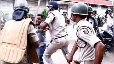 Hours after apology post, online auto union prez arrested