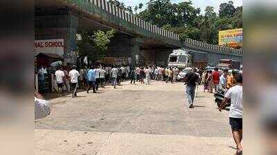 Assam-Meghalaya traffic disrupted for 2nd day as drivers continue blockade at Jorabat