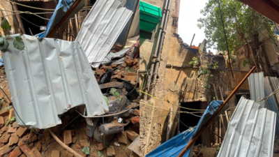 1 dead, 3 injured after building collapses during demolition work in Delhi's Karol Bagh
