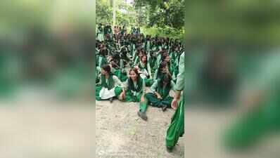 Koderma residential schoolgirls march 8km over poor food, academic standards