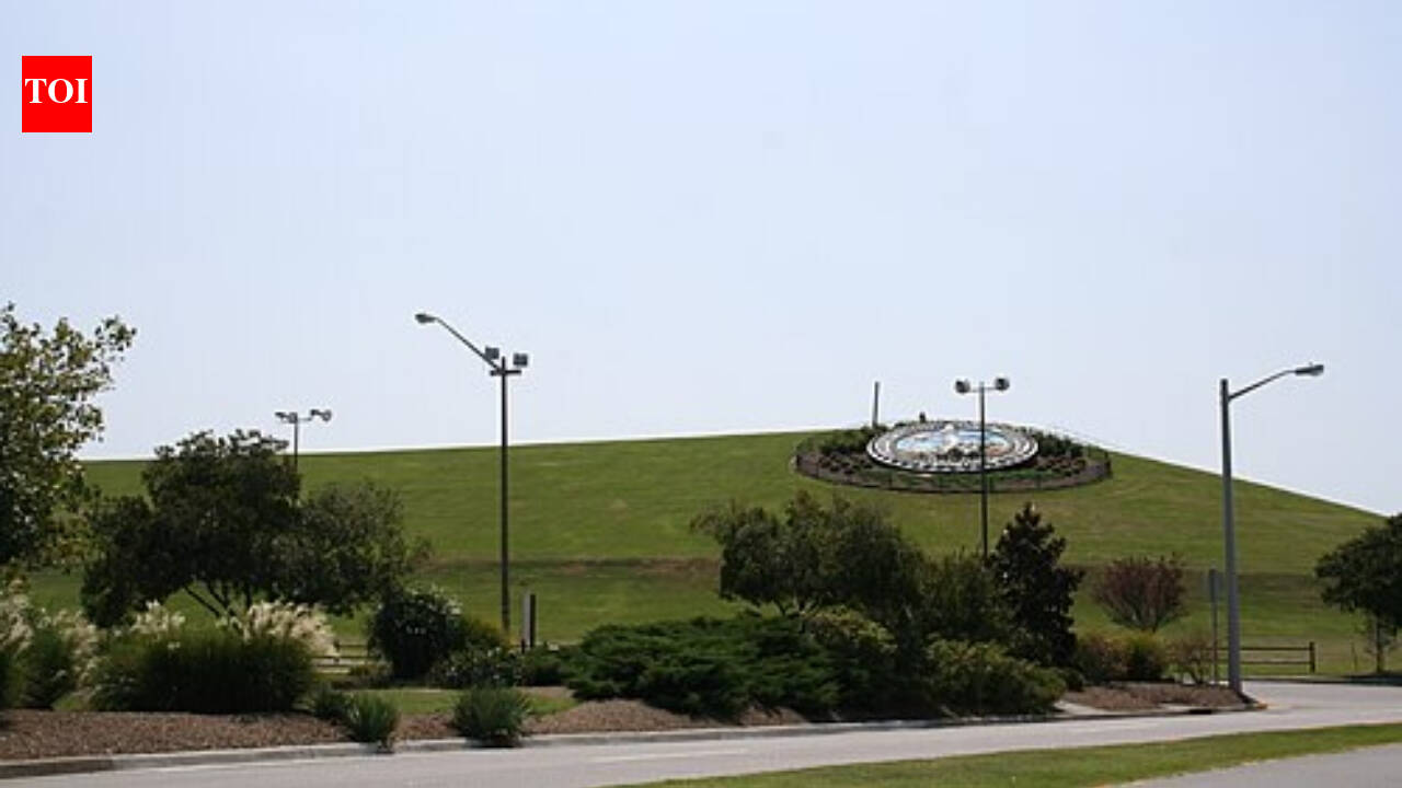 Virginia Beach turned 640,000 tons of garbage into a 60-foot hill, now a 165-acre park