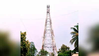 MP teachers chase signal bars on trees, rooftops for e-attendance