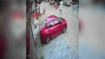 Snatcher steals gold chain from 70-year-old 400m from DM’s house