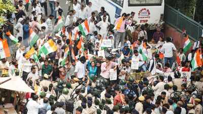 Bihar job protests: Aspirants detained after police scuffle during Lok Bhavan march