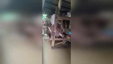 Looms damaged in floods, weavers face livelihood crisis