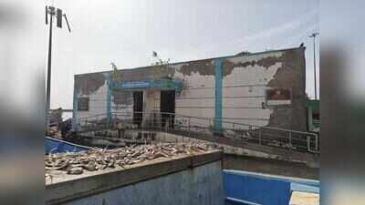 Kasimedu harbour users pay ₹10 a bucket as toilet woes persist for over 5 years