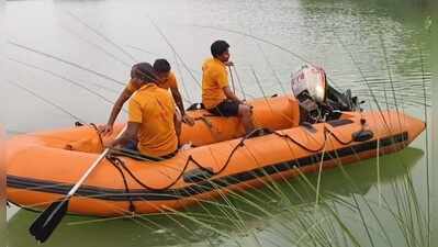 2 Plus II students go missing in lake while taking selfie