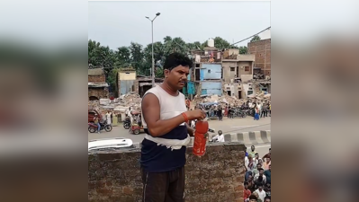 Nawada youth tries to set himself on fire during demolition drive