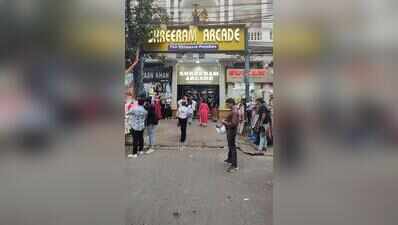 Shreeram Arcade Traders Stand Up Against Hawker Menace, Cops Step In
