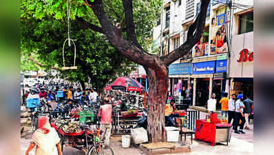 MC issues 80 challans in crackdown on unauthorised vending