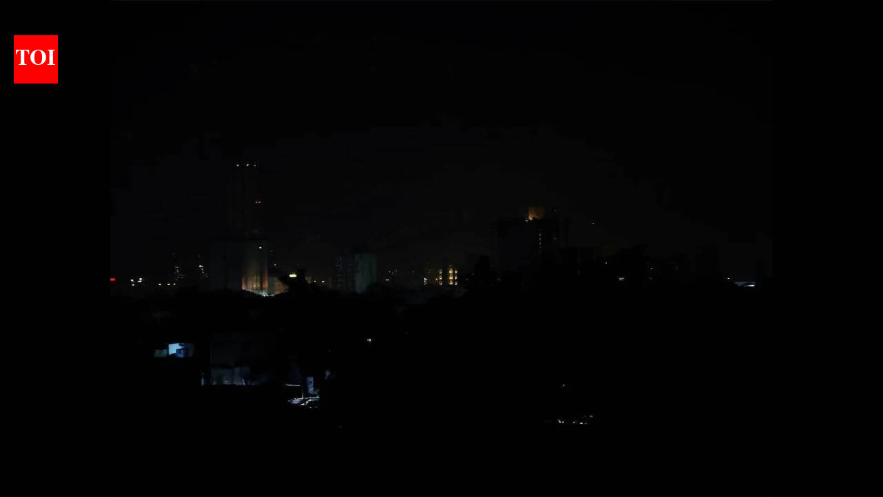 Pakistan power crisis: Karachi residents riot amid outages lasting hours, block major roads