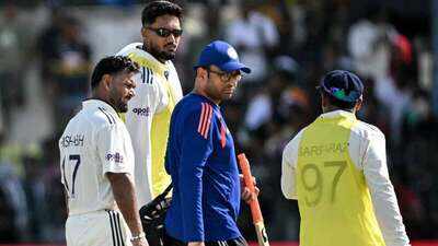 India vs Sri Lanka 2nd Test: Injury scare! Rishabh Pant hit on wrist, walks off retired hurt