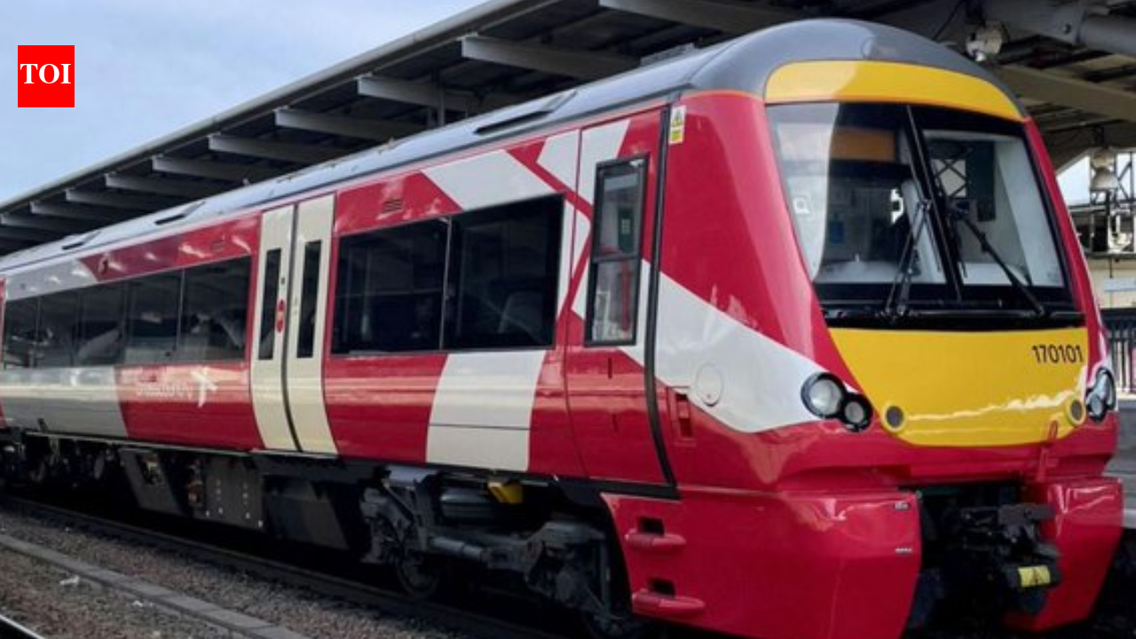 UK train disruption: CrossCountry cancels services on key routes after power cut in Birmingham city centre